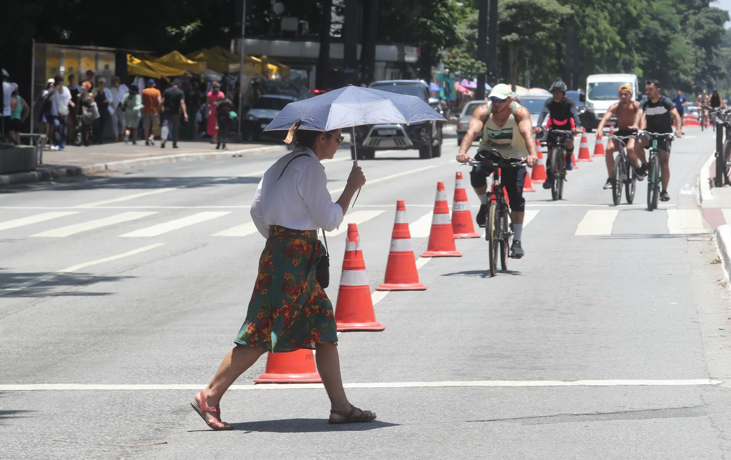 Brasil deve ter chuva e calor de até 40°C nesta terça.