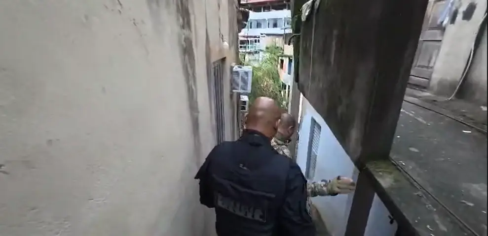 Polícia faz operação após assalto contra arqueóloga no Leblon
