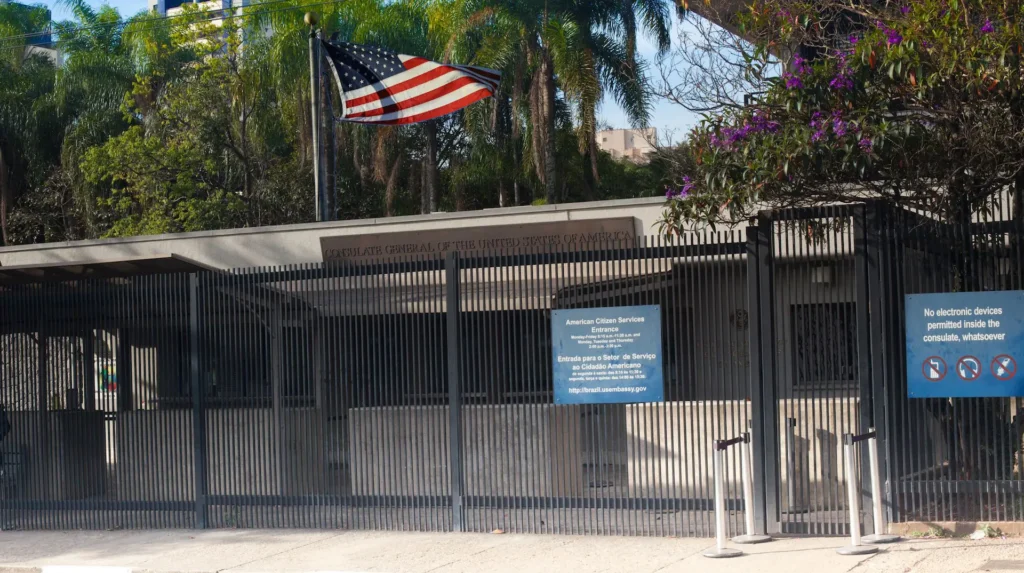 EUA fecham consulados: como obter seu visto americano facilmente