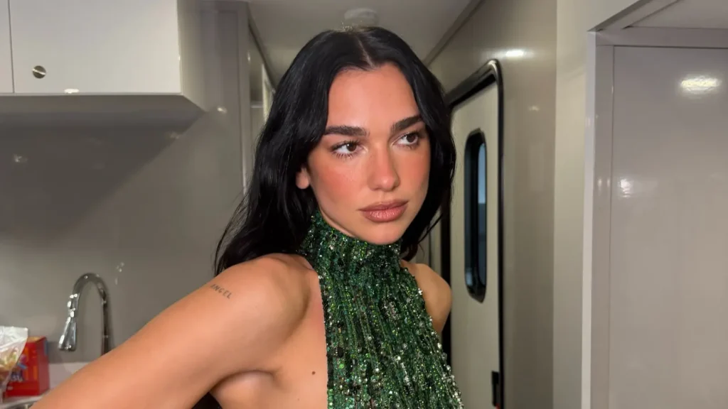 Dua Lipa posta foto em estúdio e fãs esperam shows emocionantes