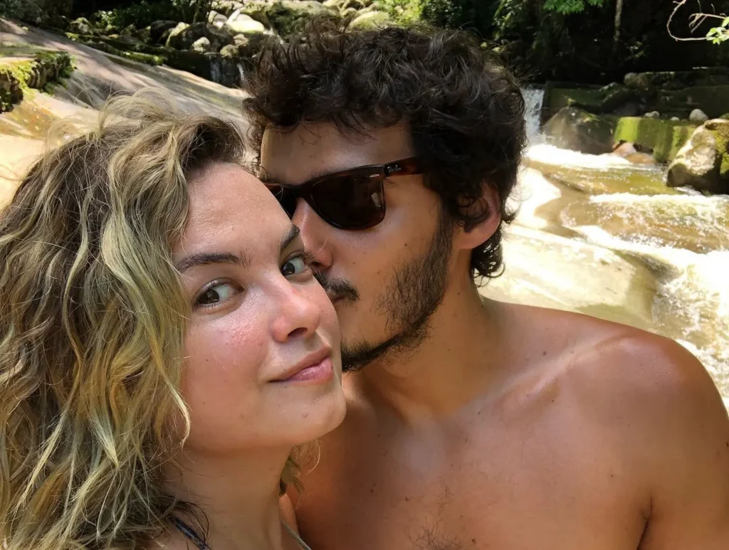 Namorado de Lua Blanco mantém peça após morte da atriz: emoção