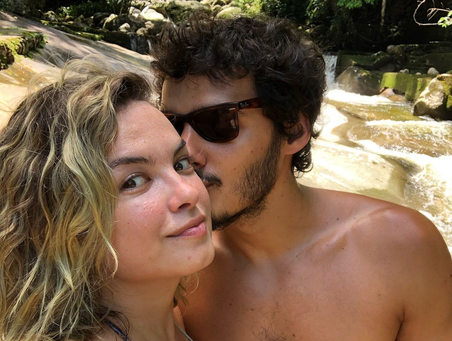 Namorado de Lua Blanco mantém peça após morte da atriz: emoção