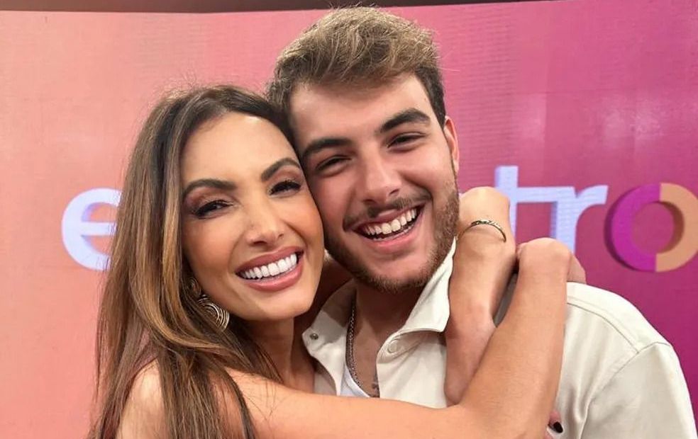 Patrícia Poeta completa 50 anos e recebe homenagem do filho