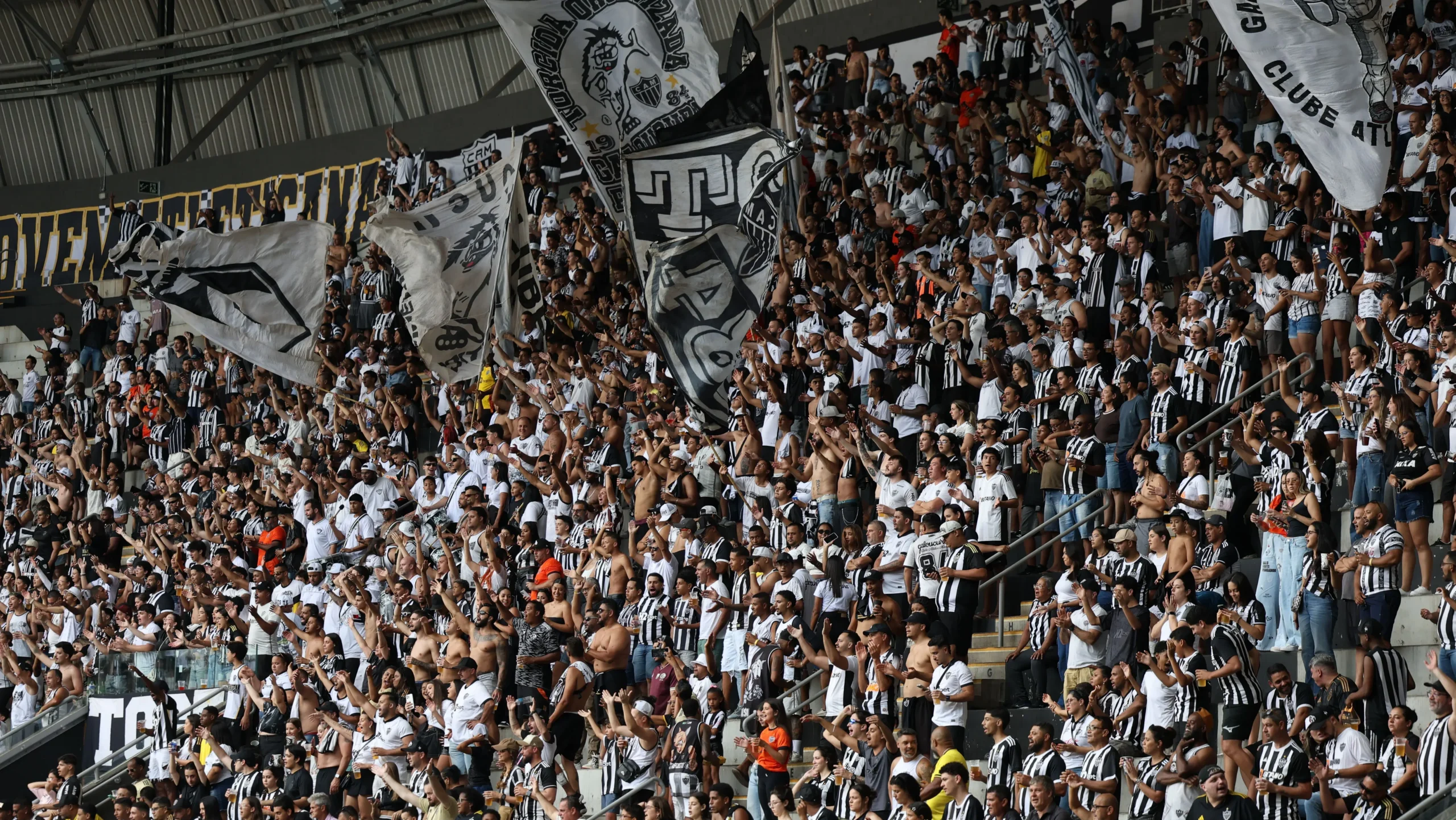 Clubes brasileiros buscam novas formas de impulsionar sócios-torcedores em 2023
